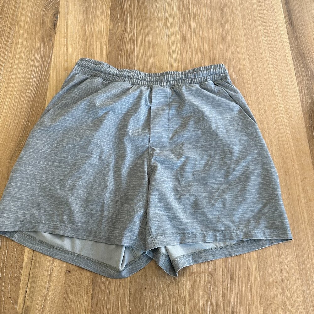 Lululemon Men's Pace Breaker Linerless Short 5" Size M in Grey